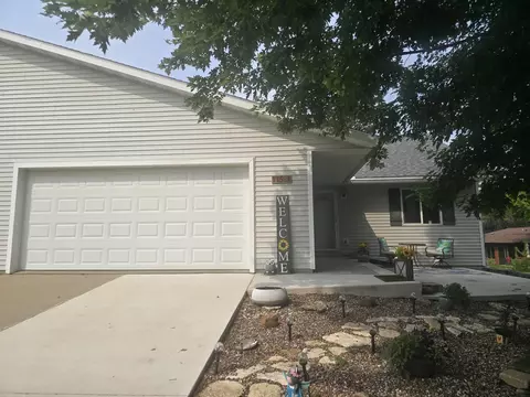 115 Randall Dr, Decorah, IA 52101