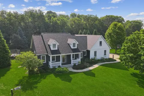 207 Sandcastle Ln, Waverly, IA 50677