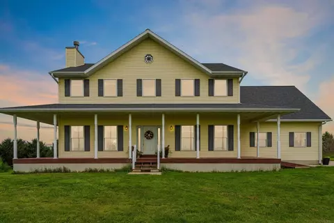 2061 265th St, Independence, IA 50644