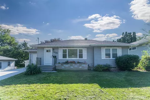 1421 Denver St, Waterloo, IA 50702