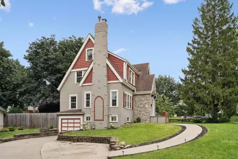 215 Frederic Ave, Waterloo, IA 50701 photo 2