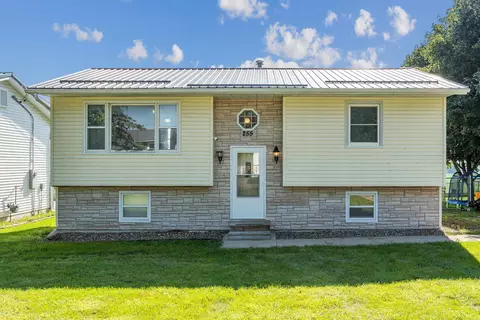 255 Easy St, Winthrop, IA 50682