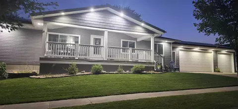 814 Heartland Hills Dr, Waterloo, IA 50701