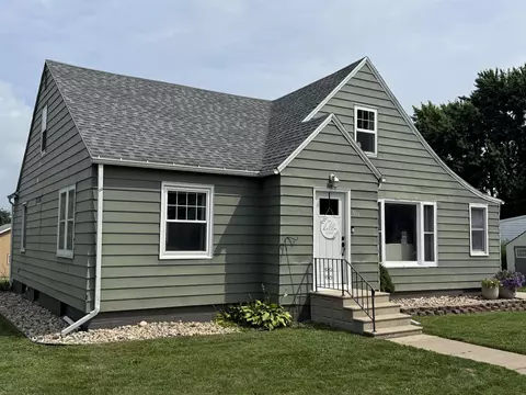 812 Caldwell St, Aplington, IA 50604