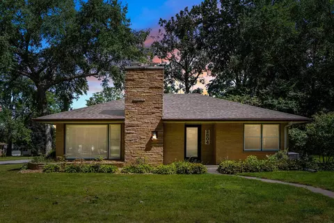 2804 Neola St, Cedar Falls, IA 50613
