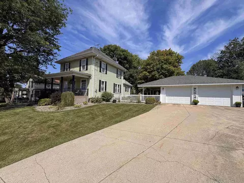 25 3rd Ave Nw Ave, Waukon, IA 52172