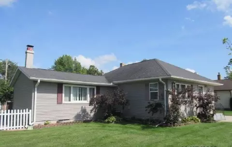 830 N Cedar St, Monticello, IA 52310