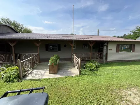 28882 Pine Sts, Eldorado, IA 52175