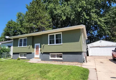 2547 W 9th St, Waterloo, IA 50702