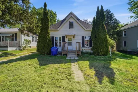 707 N Frederick, Oelwein, IA 50662