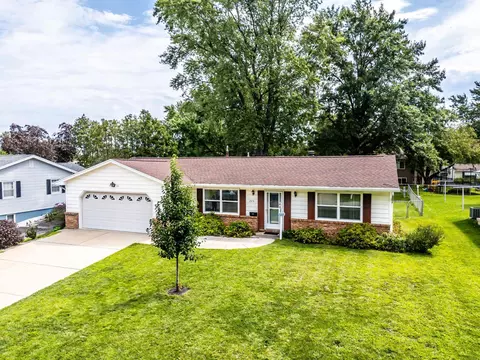 225 Lambeth Rd, Waterloo, IA 50701