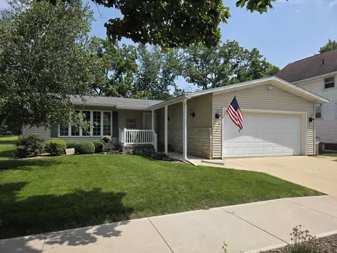 1013 Sherman Ave, Manchester, IA 52057