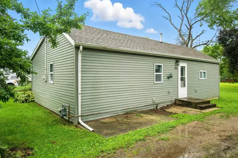305 E Linn St, Quasqueton, IA 52326