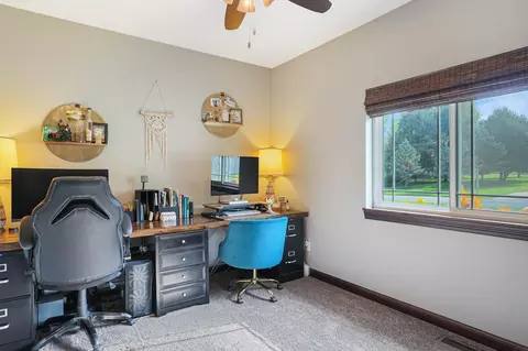4662 Hoff Rd, Waterloo, IA 50701 photo 3