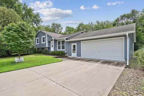 1002 Triangle Dr, Shell Rock, IA 50670 photo 2