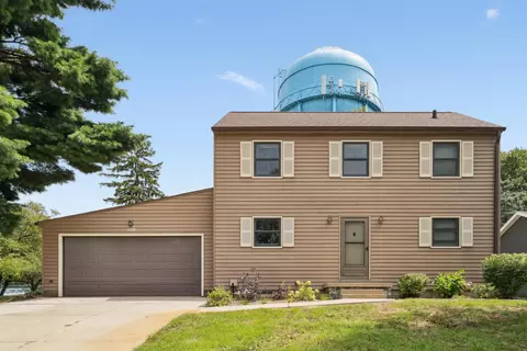 1208 Clark Dr, Cedar Falls, IA 50613