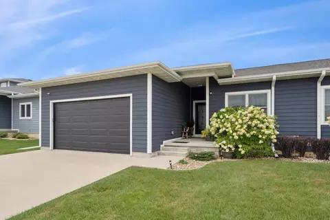 339 Golden Ln, Cedar Falls, IA 50613