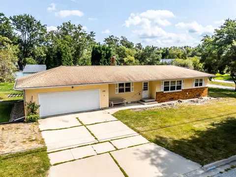 179 Letsch Rd, Waterloo, IA 50701 photo 1