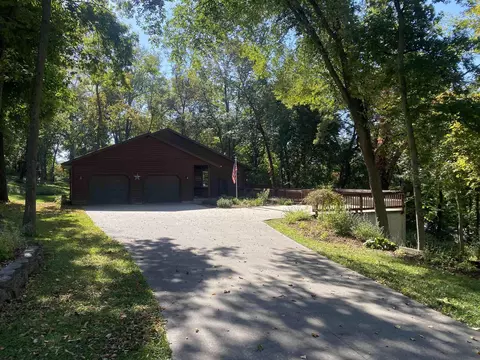 2362 Woodridge Rd, Decorah, IA 52101