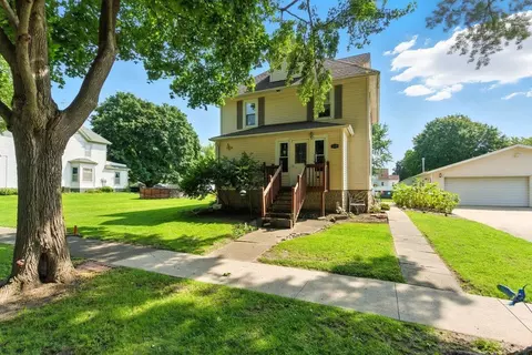 120 Highland St, Readlyn, IA 50668