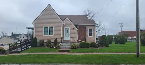 108 E Niagara St, Garnavillo, IA 52049