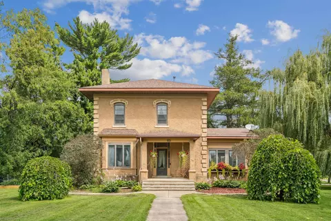 106 W 6th Ave, Cresco, IA 52136