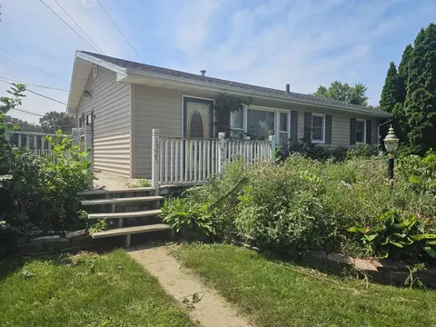 1325 Huntington Rd, Waterloo, IA 50701