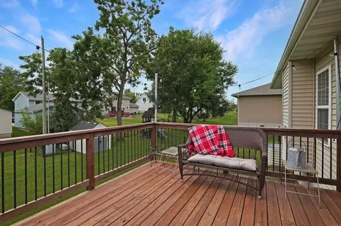 Exterior - 1502 Algonquin Dr, Cedar Falls, IA 50613 photo 1 of 3