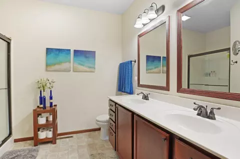 Bath - 1502 Algonquin Dr, Cedar Falls, IA 50613 photo 1 of 3