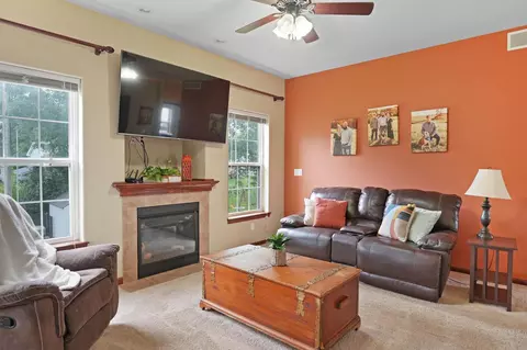 Living - 1502 Algonquin Dr, Cedar Falls, IA 50613 photo 2 of 2