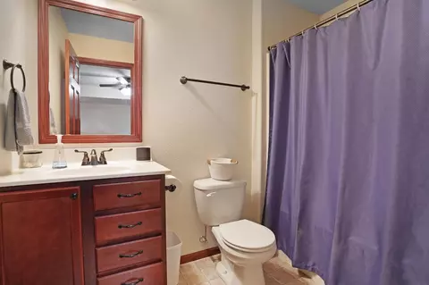 Bath - 1502 Algonquin Dr, Cedar Falls, IA 50613 photo 3 of 3