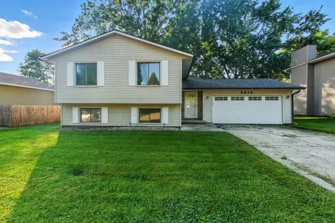 3914 Heritage Rd, Cedar Falls, IA 50613