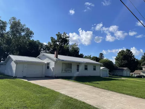 210 Union St, Fayette, IA 52142