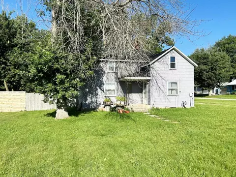 617 Jefferson St, Floyd, IA 50435