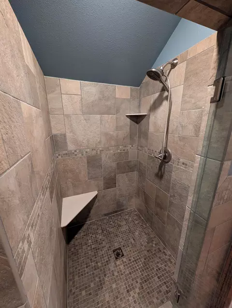 Bath - 113 E 5th Ave, Cresco, IA 52136 photo 2 of 4