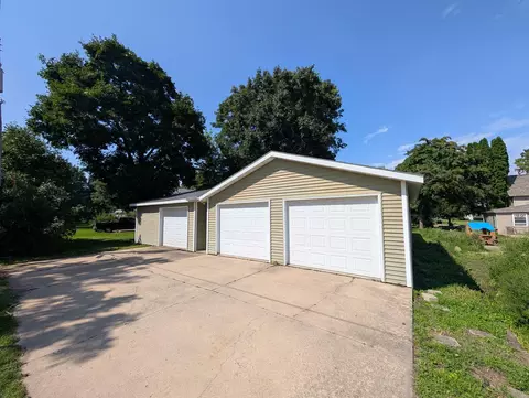 Exterior - 113 E 5th Ave, Cresco, IA 52136 photo 3 of 3