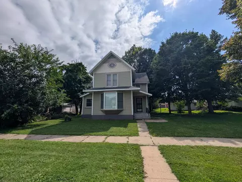 Exterior - 113 E 5th Ave, Cresco, IA 52136 photo 1 of 3