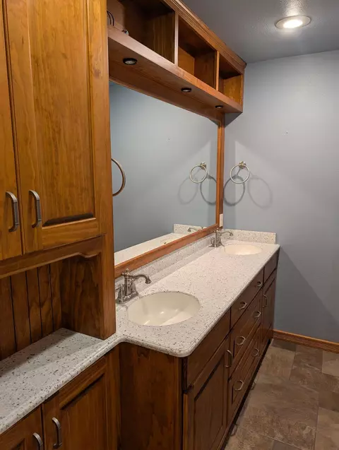 Bath - 113 E 5th Ave, Cresco, IA 52136 photo 4 of 4