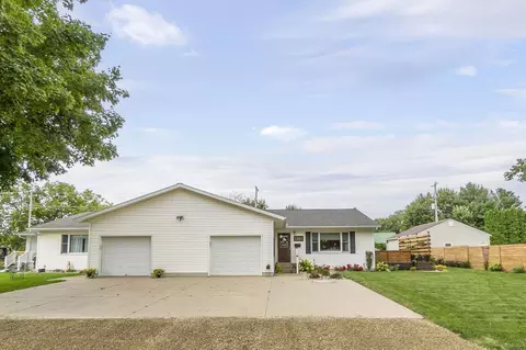 415 Park St, Osage, IA 50461