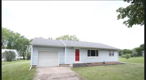 16332 245th St, Mason City, IA 50401