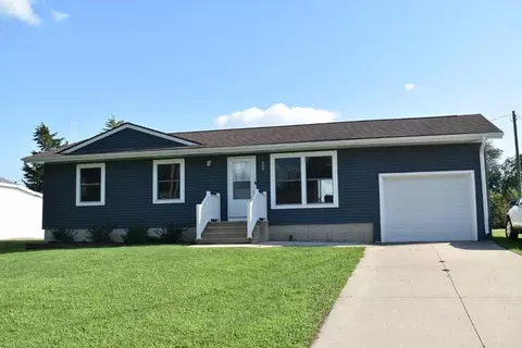 204 W Henry St, Calmar, IA 52132