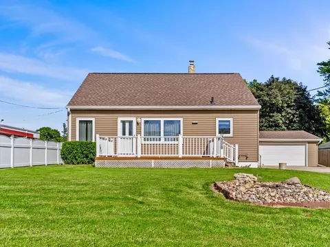 3228 Rownd St, Cedar Falls, IA 50613