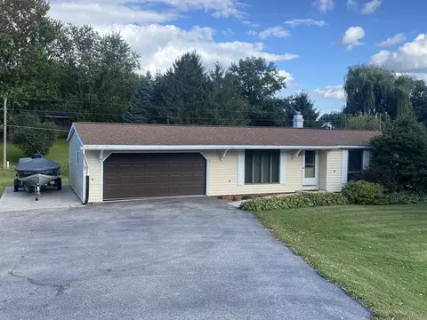 1410 Locust Rd, Decorah, IA 52101
