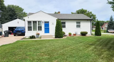 2312 Valley High Dr, Cedar Falls, IA 50613