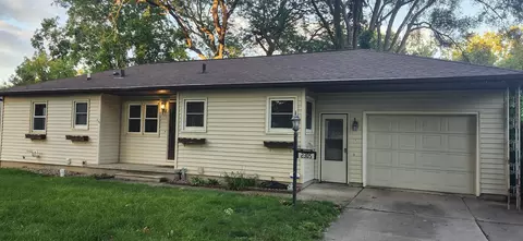 2305 W 8 St, Waterloo, IA 50702