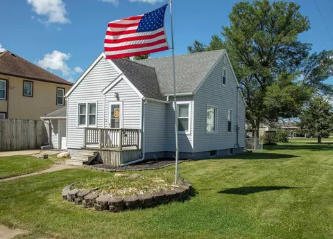 112 Colfax St, Holland, IA 50642