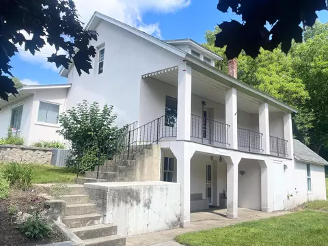 1690 Old Stage Rd, Decorah, IA 52101