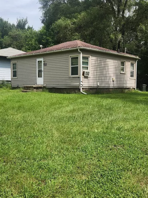 1900 Clearview St, Waterloo, IA 50707
