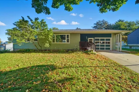 451 1st St, Hudson, IA 50643