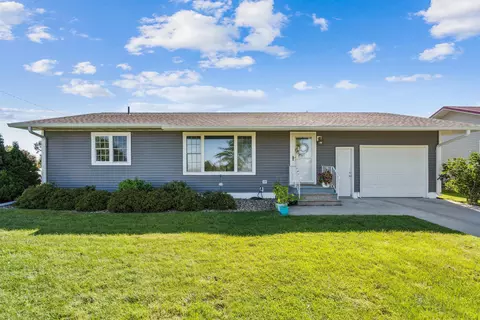 307 8th St, Van Horne, IA 52346